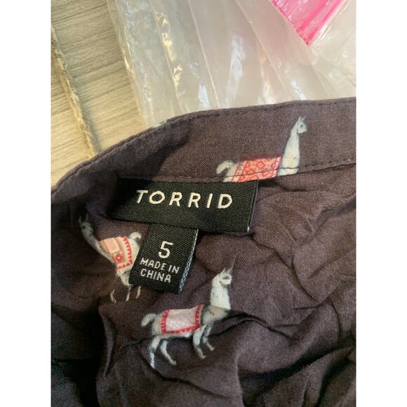 Torrid Women's Button-Up V Neck Blouse Top Cap Sleeves Animal Print Black Size 5 - Picture 3 of 5